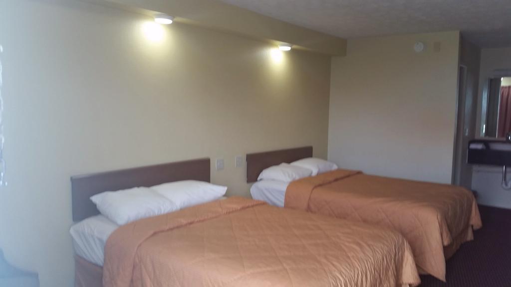 Greenfield Inn Room photo